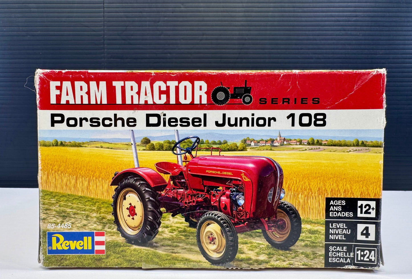 Revell Farm Tractor Porsche Diesel Jr. 108