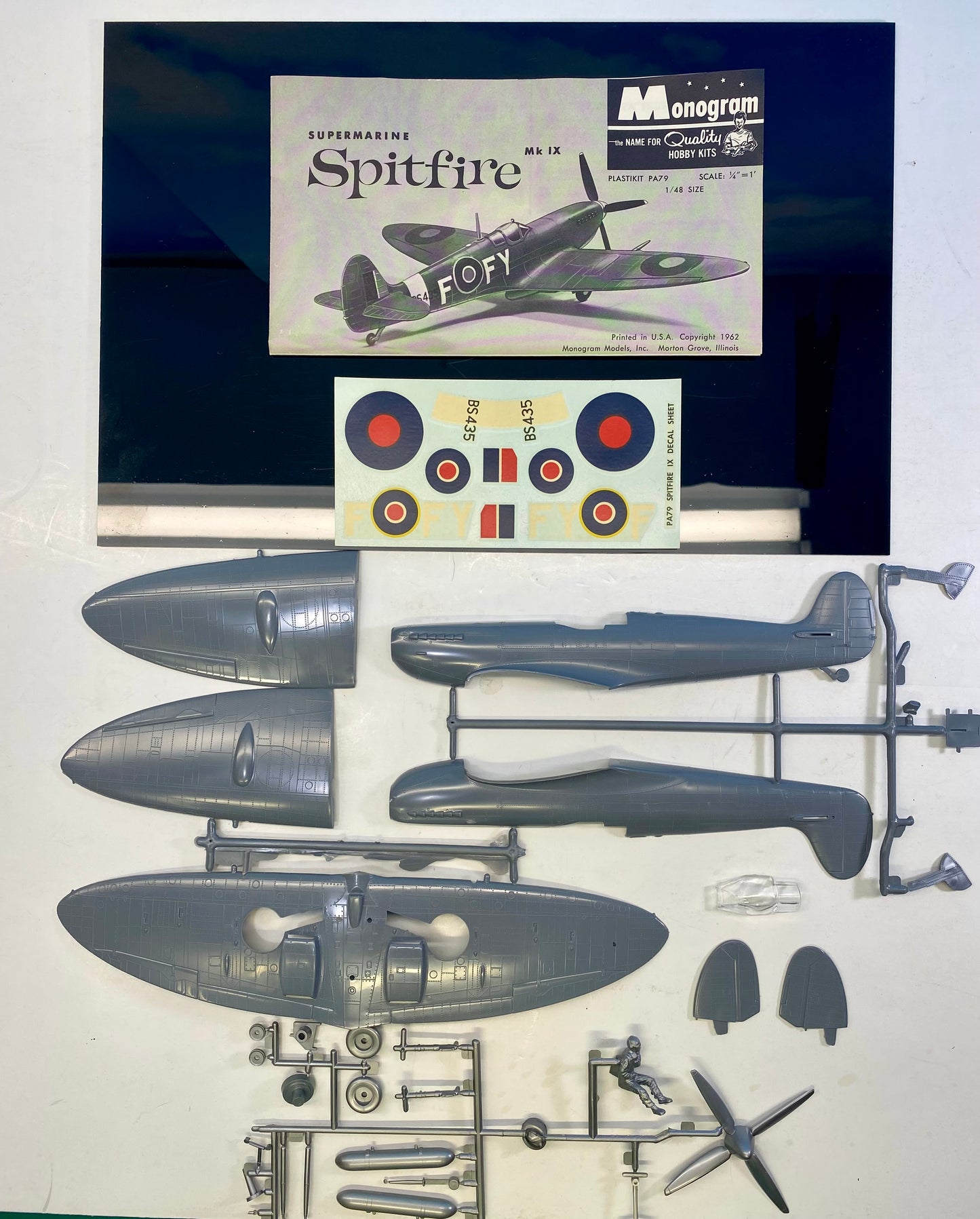 MONOGRAM Supermarine Spitfire MK IV